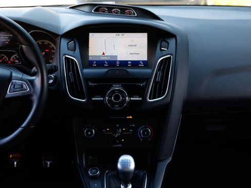 Used 2017 Ford Focus ST image 39