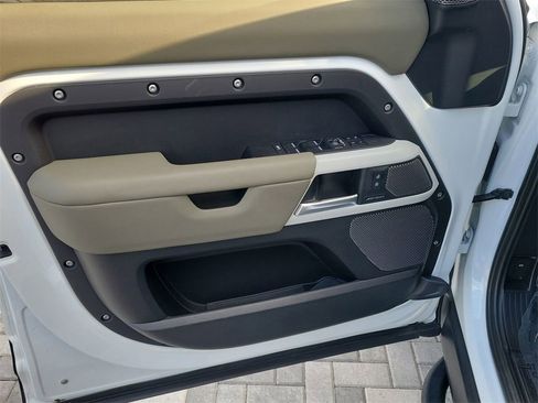 Used 2024 Land Rover Defender 110 S image 22