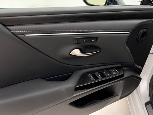 Used 2025 Lexus ES 300h w/ Technology Package FWD image 23