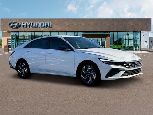 New 2025 Hyundai Elantra SEL FWD image 10