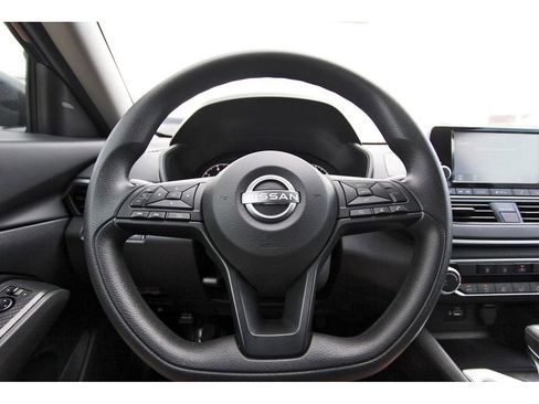 Used 2024 Nissan Altima 2.5 S FWD image 11