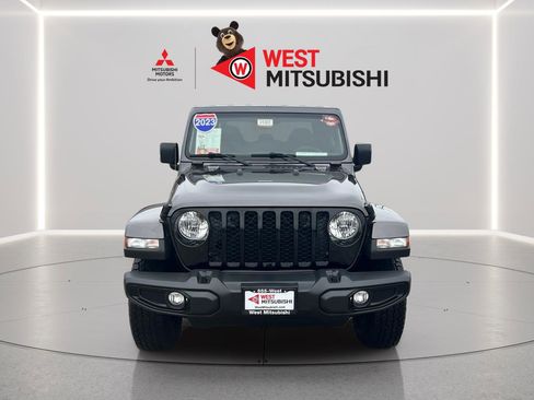 Used 2023 Jeep Gladiator Willys image 2