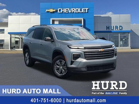 Used 2025 Chevrolet Traverse LT AWD/4WD image 1