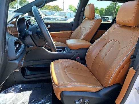 Used 2022 Chrysler Pacifica Pinnacle AWD/4WD image 13