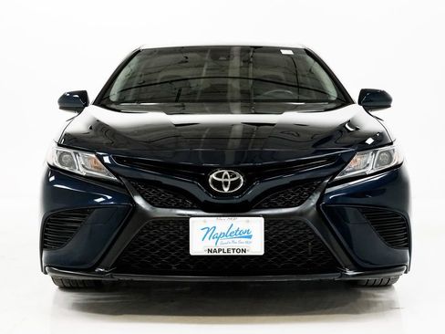 Used 2018 Toyota Camry SE image 4