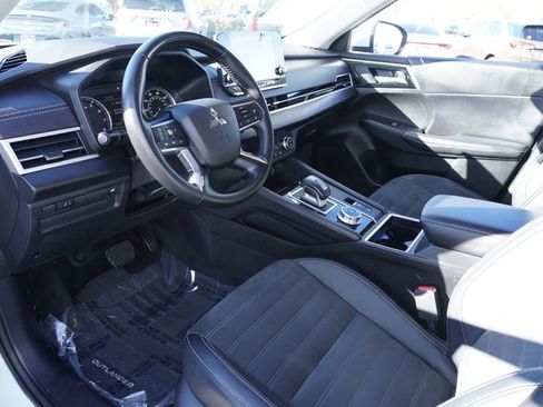 Used 2024 Mitsubishi Outlander SE image 17