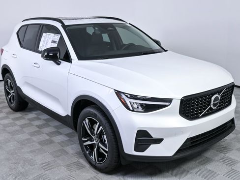 New 2026 Volvo XC40 B5 Core image 25