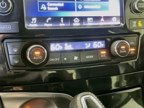 Used 2017 Nissan Maxima Platinum w/ Medallion Package FWD image 23