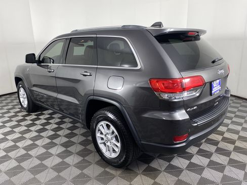Used 2019 Jeep Grand Cherokee Laredo AWD/4WD image 9