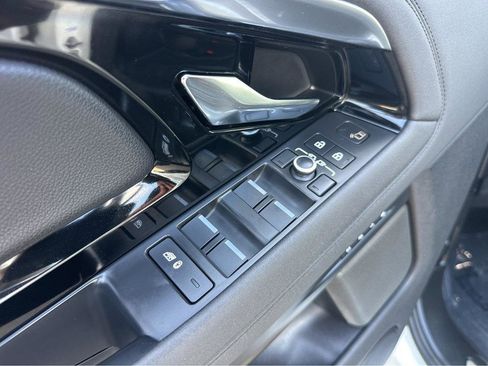Used 2021 Land Rover Range Rover Evoque R-Dynamic SE image 32