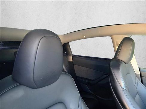 Used 2025 Tesla Model Y Long Range RWD image 13
