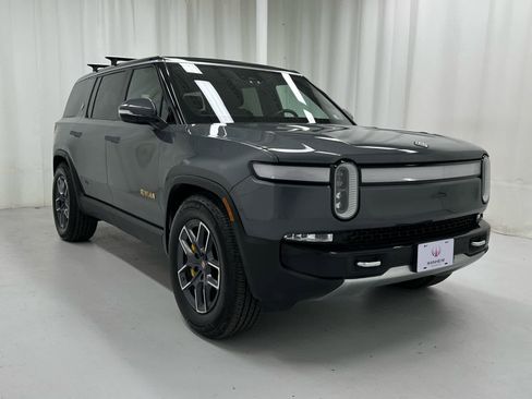 Used 2023 Rivian R1S Adventure image 1
