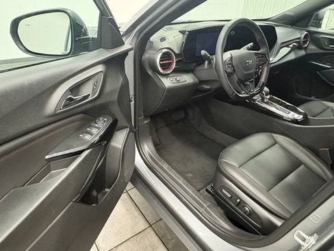 Used 2025 Chevrolet Trax RS w/ Driver Confidence Package FWD image 11