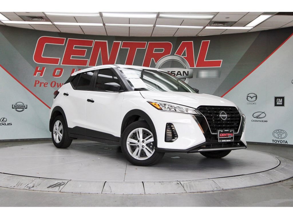 Used 2025 Nissan Kicks Play S FWD image 1