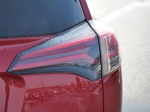 Used 2016 Toyota RAV4 LE image 17