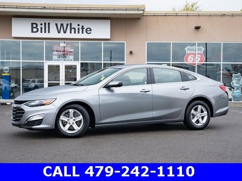 Used 2024 Chevrolet Malibu LT image 1