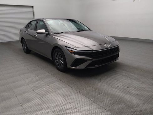Used 2024 Hyundai Elantra SEL image 13