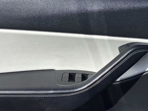 Used 2021 Tesla Model Y Long Range image 18