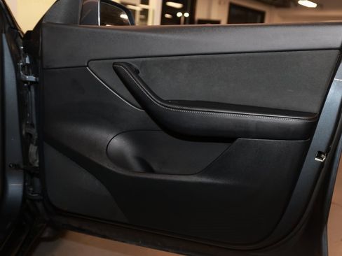 Used 2022 Tesla Model Y Long Range image 20