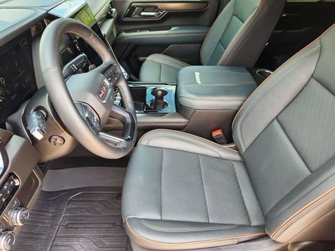 Used 2025 GMC Yukon AT4 AWD/4WD image 13