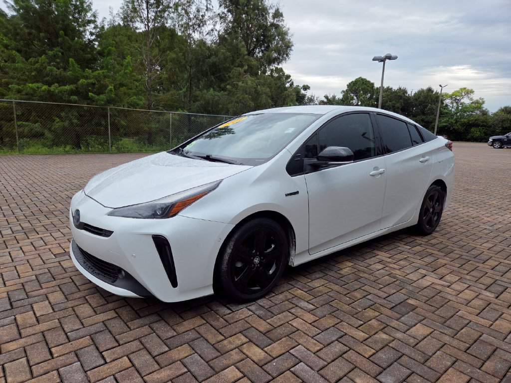 Used 2021 Toyota Prius FWD image 3