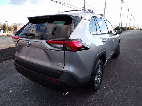 Used 2022 Toyota RAV4 XLE image 9