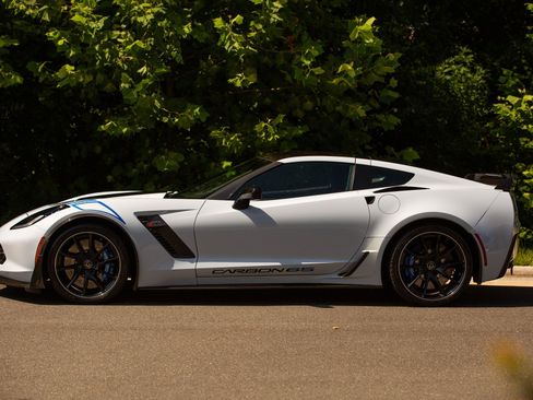 Used 2018 Chevrolet Corvette Z06 w/ Carbon 65 Edition RWD image 11