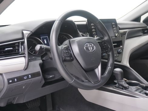 Used 2024 Toyota Camry SE FWD image 10