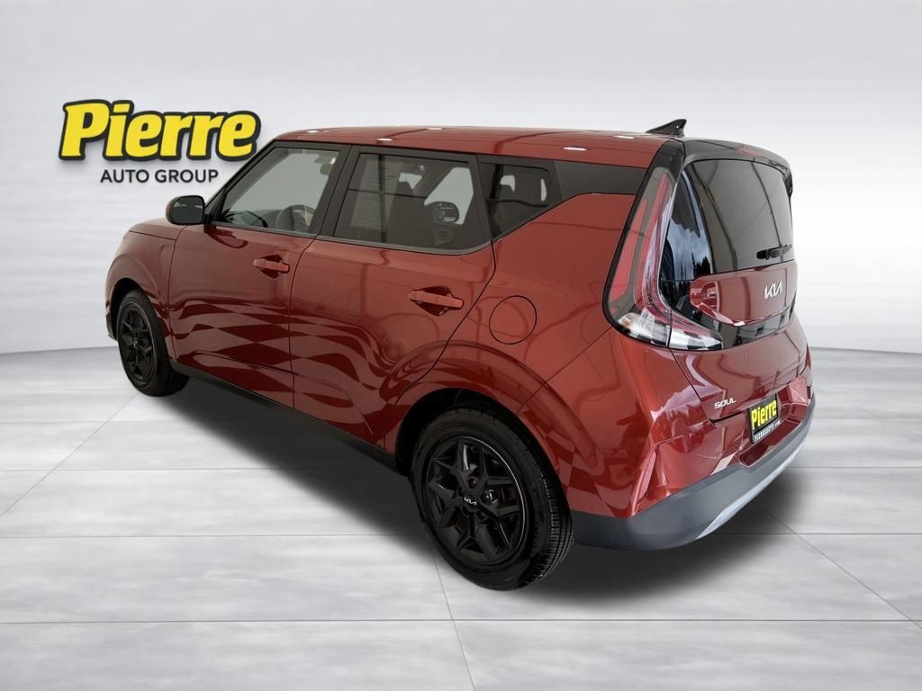 Used 2023 Kia Soul LX w/ LX Technology Package FWD image 2