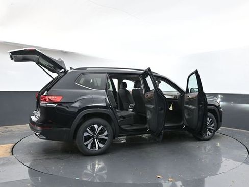 Used 2025 Volkswagen Atlas SE FWD image 41