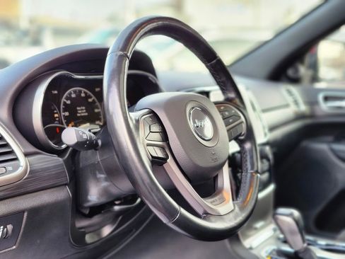 Used 2022 Jeep Grand Cherokee Laredo X image 18