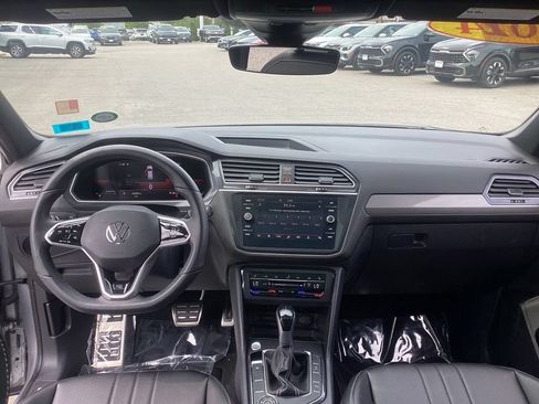 Used 2024 Volkswagen Tiguan SE R-Line AWD/4WD image 16