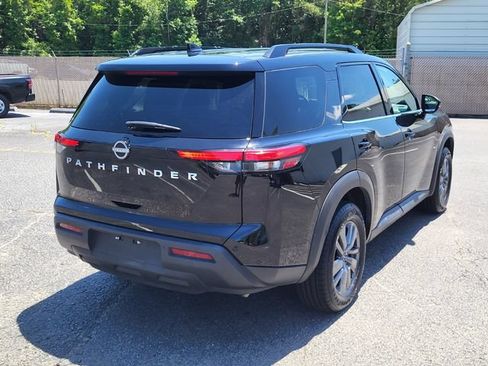 Used 2025 Nissan Pathfinder SV FWD image 2