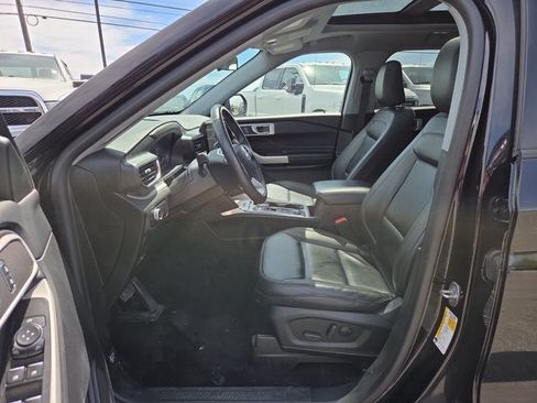 Used 2022 Ford Explorer XLT AWD/4WD image 10
