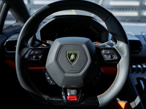 Used 2020 Lamborghini Huracan EVO image 44