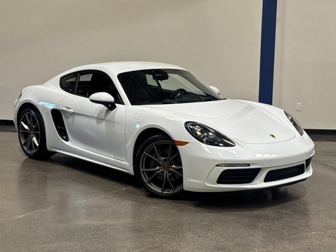 Used 2019 Porsche 718 Cayman RWD image 2