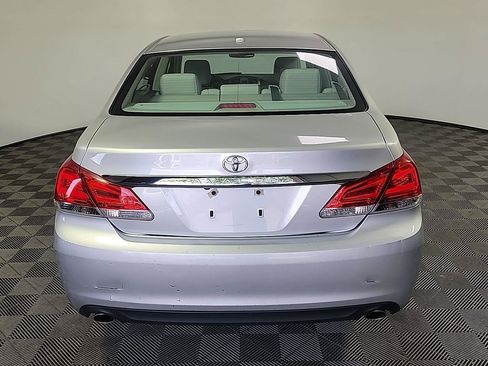 Used 2011 Toyota Avalon Limited FWD image 5