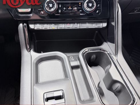 Used 2024 GMC Sierra 2500 AT4 w/ AT4 Preferred Package AWD/4WD image 24