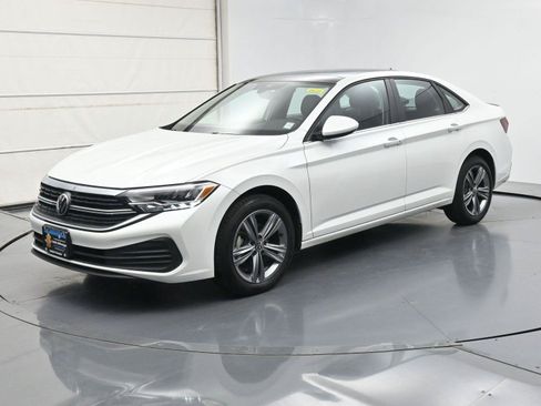 Used 2023 Volkswagen Jetta SE w/ Panoramic Sunroof Package FWD image 1