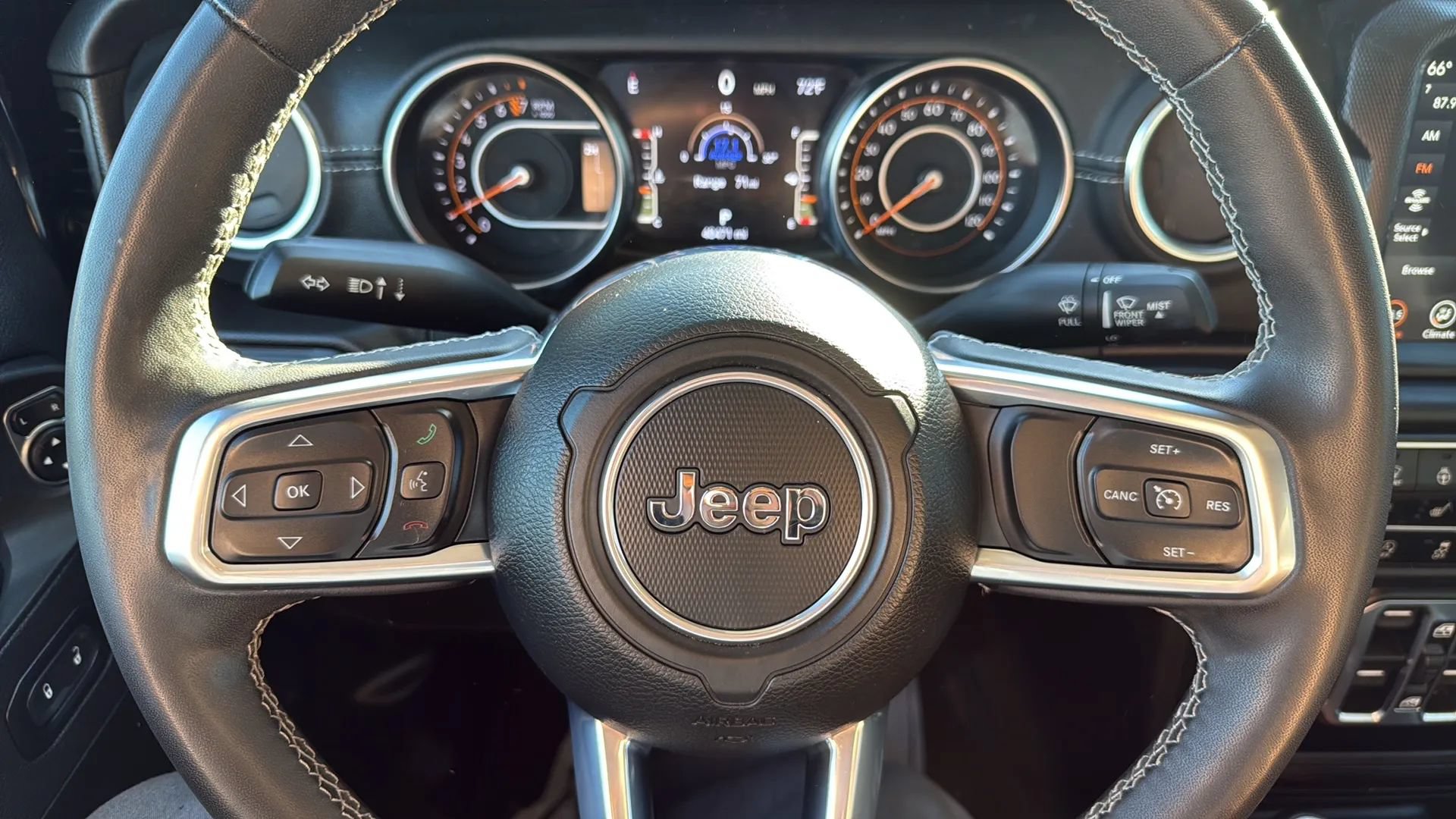 Used 2023 Jeep Gladiator Overland w/ LED Lighting Group AWD/4WD image 15