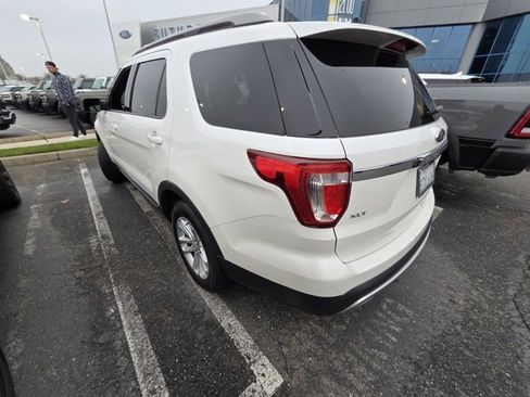 Used 2017 Ford Explorer XLT w/ Equipment Group 202A image 9