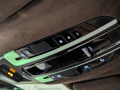 Certified 2022 Porsche Cayenne Turbo AWD/4WD image 38