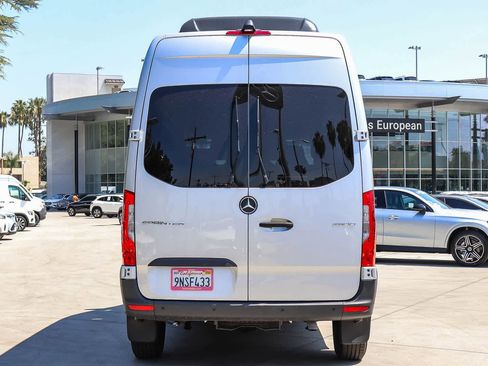 Used 2024 Mercedes-Benz Sprinter 2500 image 3