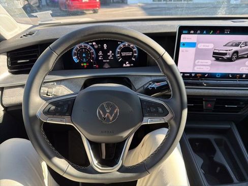 Used 2025 Volkswagen Tiguan S image 4