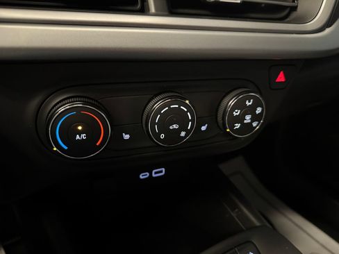 Used 2025 Chevrolet Trax RS FWD image 15