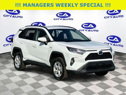 Used 2021 Toyota RAV4 XLE AWD/4WD image 1