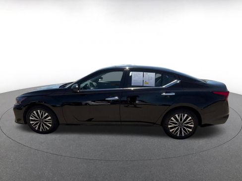 Used 2025 Nissan Altima 2.5 SV FWD image 9