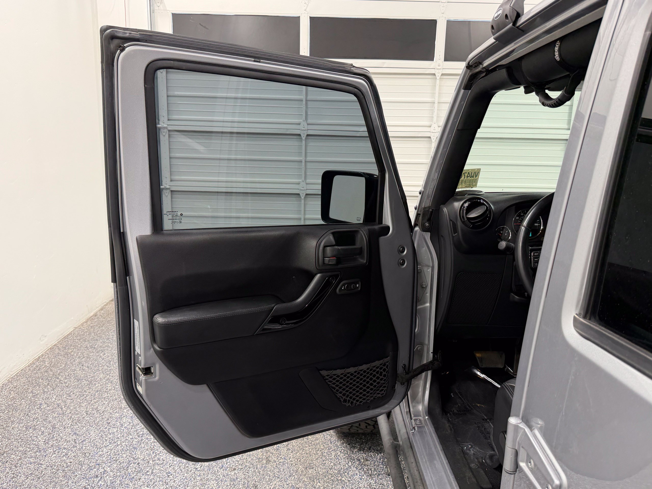 Used 2015 Jeep Wrangler Unlimited Sahara AWD/4WD image 20
