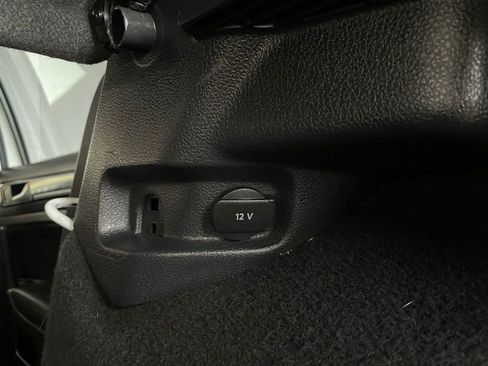 Used 2017 Volkswagen e-Golf SEL Premium image 31