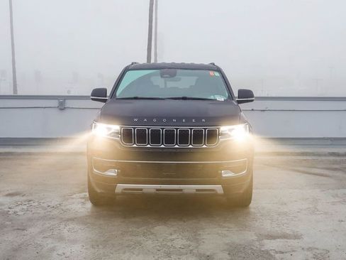 Certified 2024 Jeep Wagoneer L Series II w/ Flexible Seating Group image 3